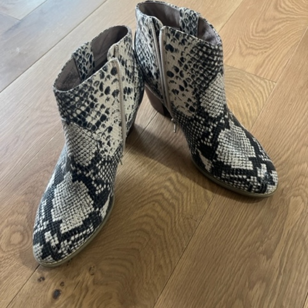 Ankle booties